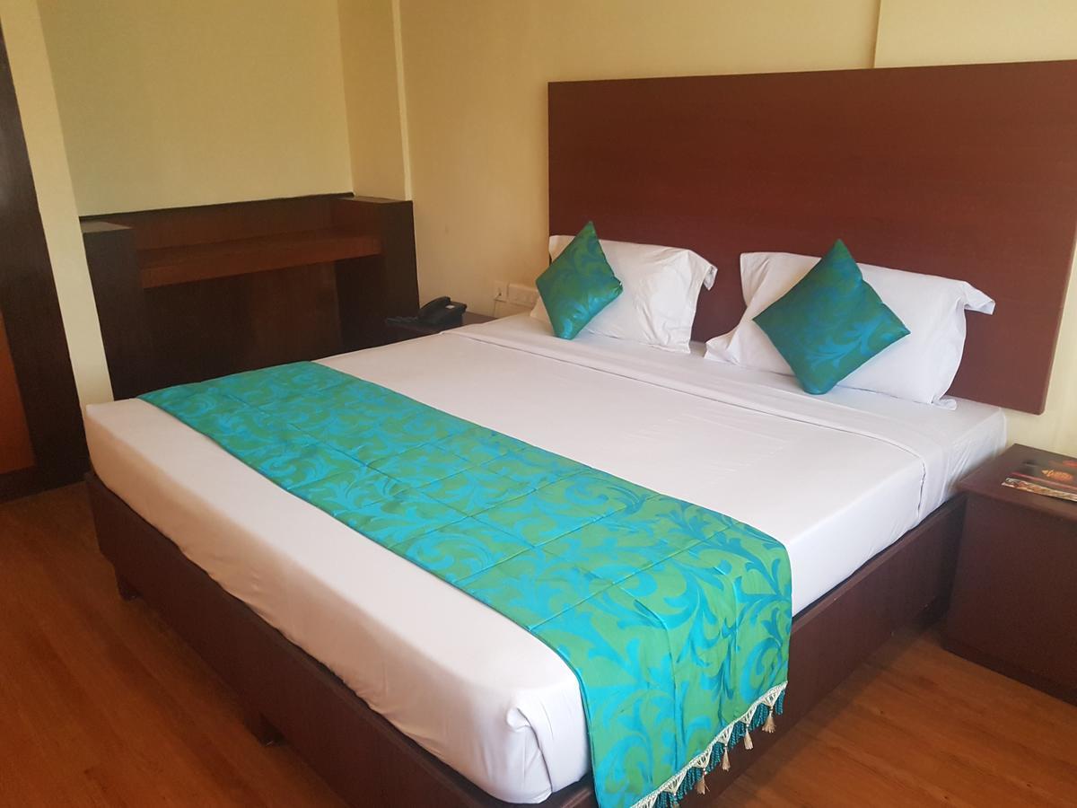 Hotel Pearl Residency Thrissur Kültér fotó