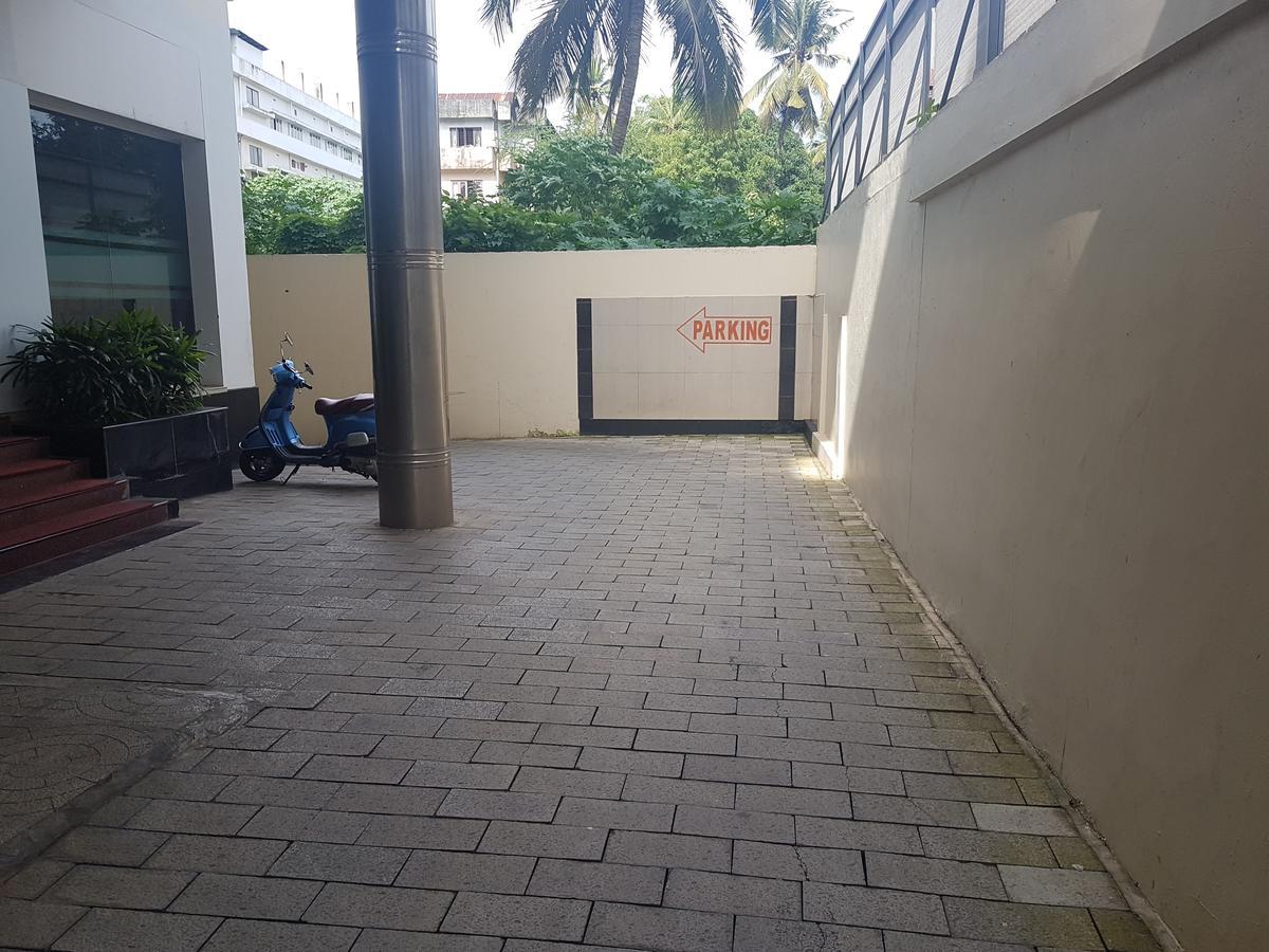 Hotel Pearl Residency Thrissur Kültér fotó